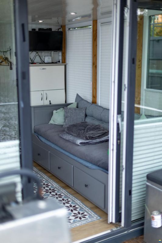 SKYLLA Houseboat H12