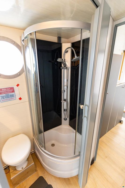 SKYLLA Houseboat H12