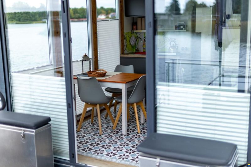 SKYLLA Houseboat H12