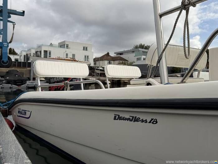 Boston Whaler Dauntless 18