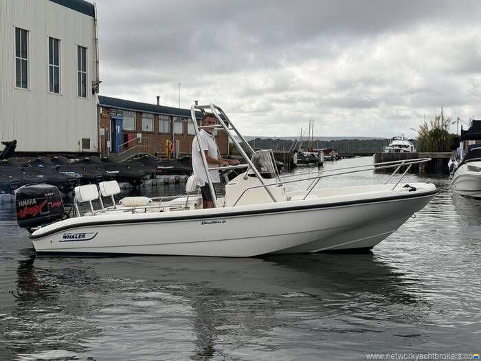 Boston Whaler Dauntless 18
