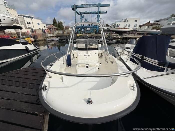 Boston Whaler Dauntless 18