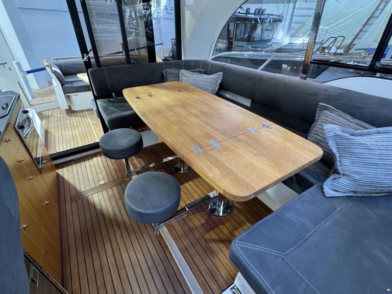 Marex 375 - 2 x Volvo Penta mit Joystick/