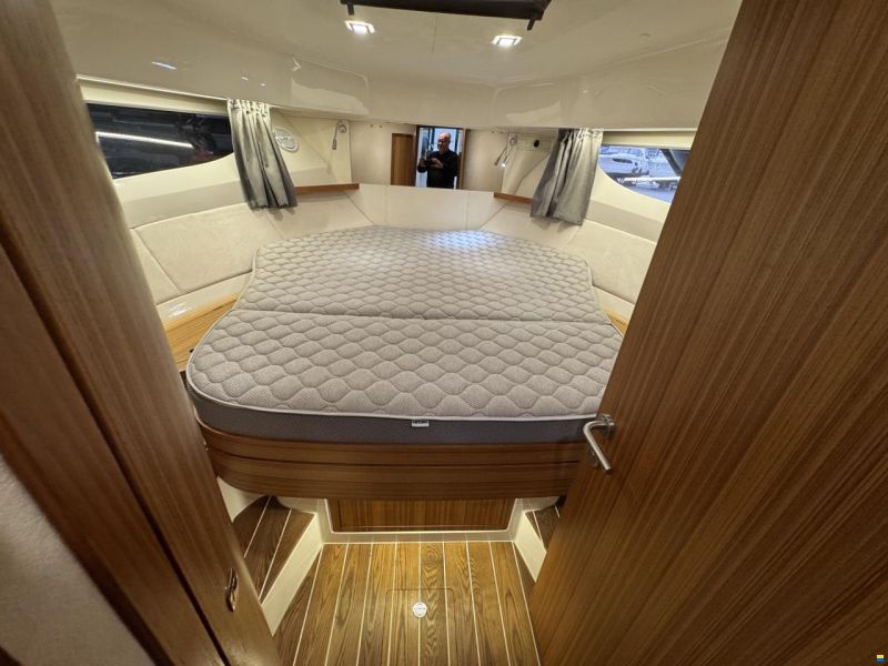 Marex 375 - 2 x Volvo Penta mit Joystick/