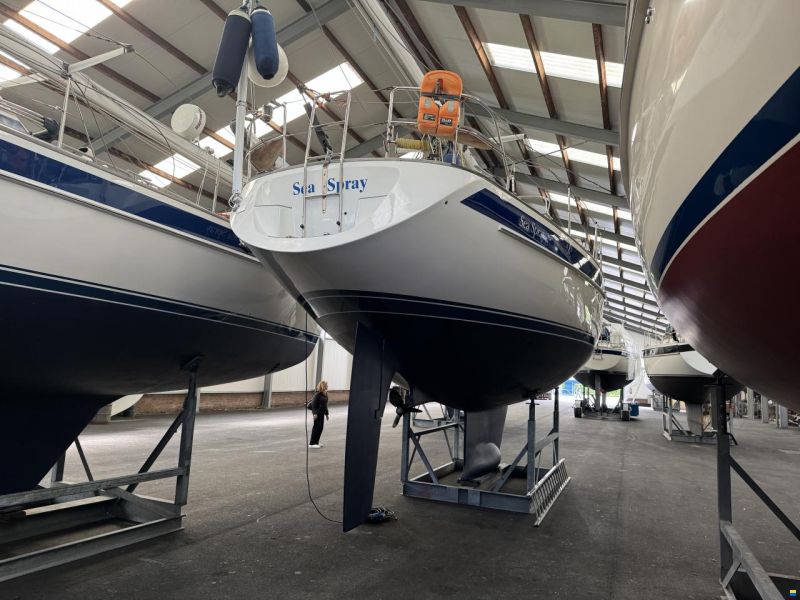 Hallberg-Rassy 42F MKII