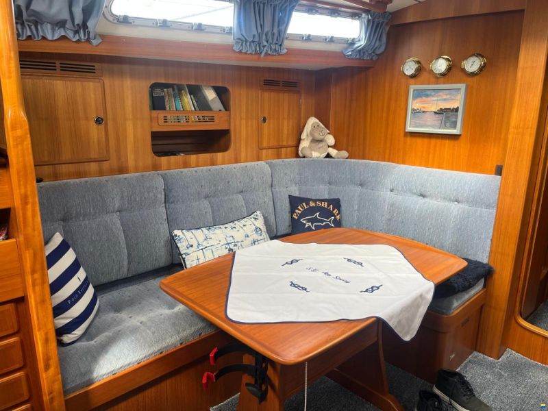Hallberg-Rassy 42F MKII