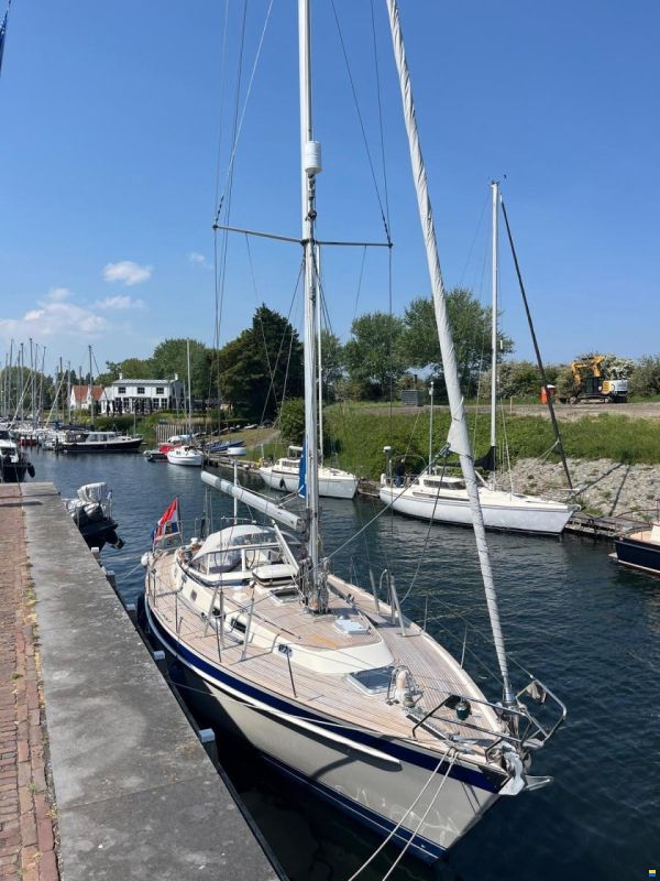 Hallberg-Rassy 42F MKII
