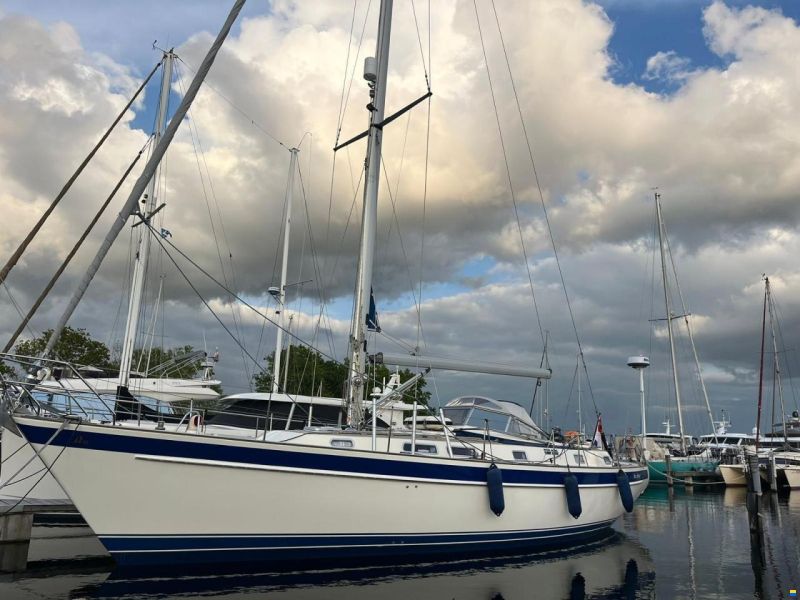 Hallberg-Rassy 42F MKII