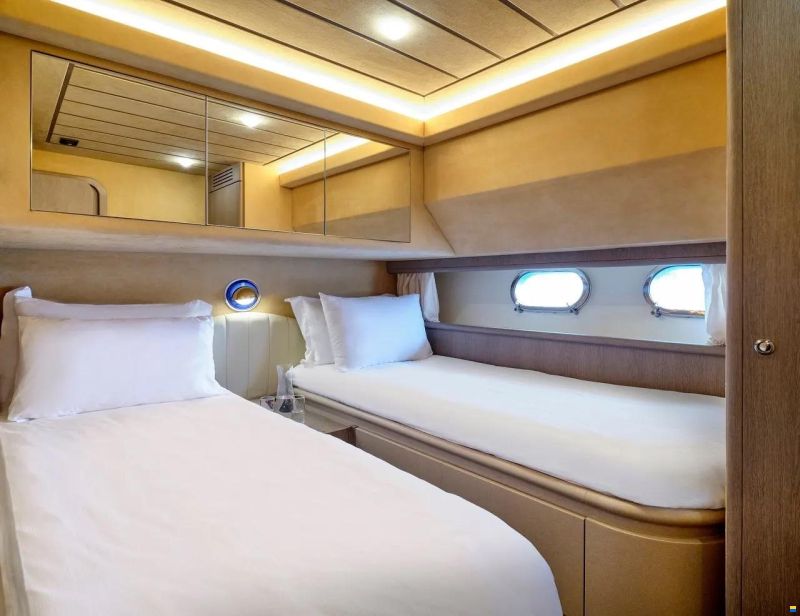 Ferretti 68