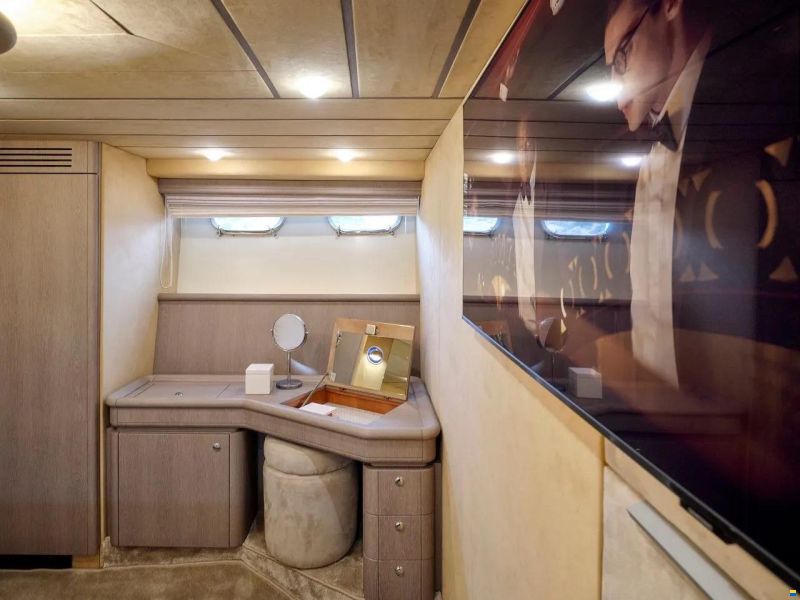 Ferretti 68