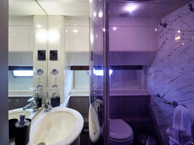 Ferretti 68