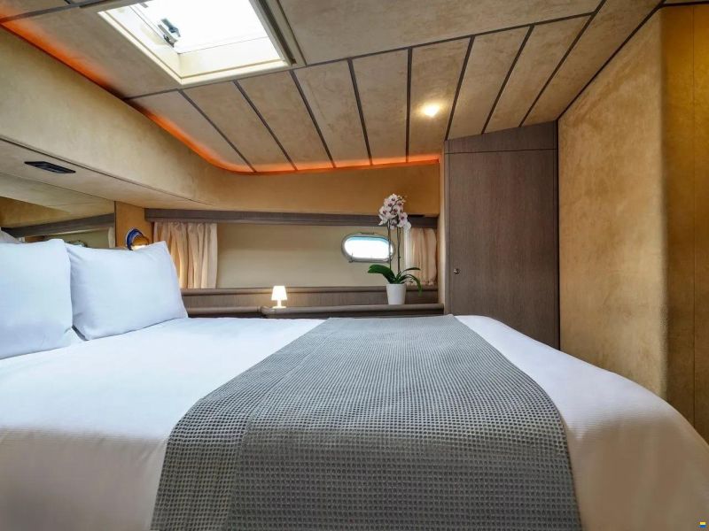 Ferretti 68