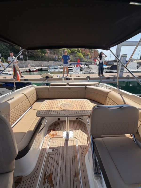 Sea Ray SLX 250