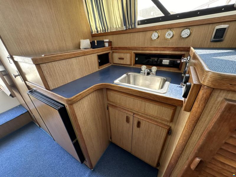 Bertram 28 Fly