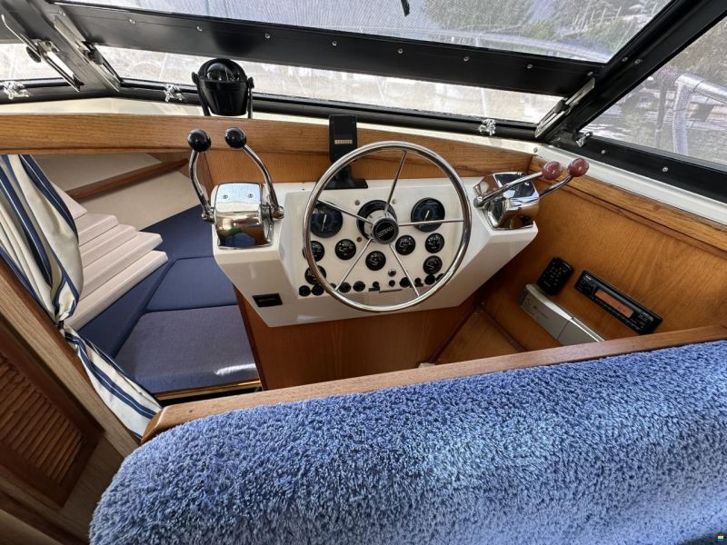 Bertram 28 Fly