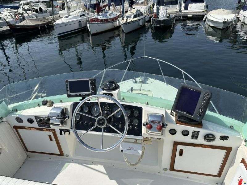 Bertram 28 Fly