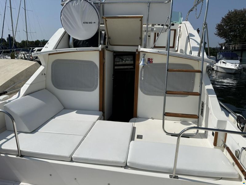 Bertram 28 Fly