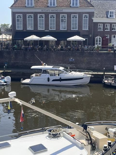Sealine C335