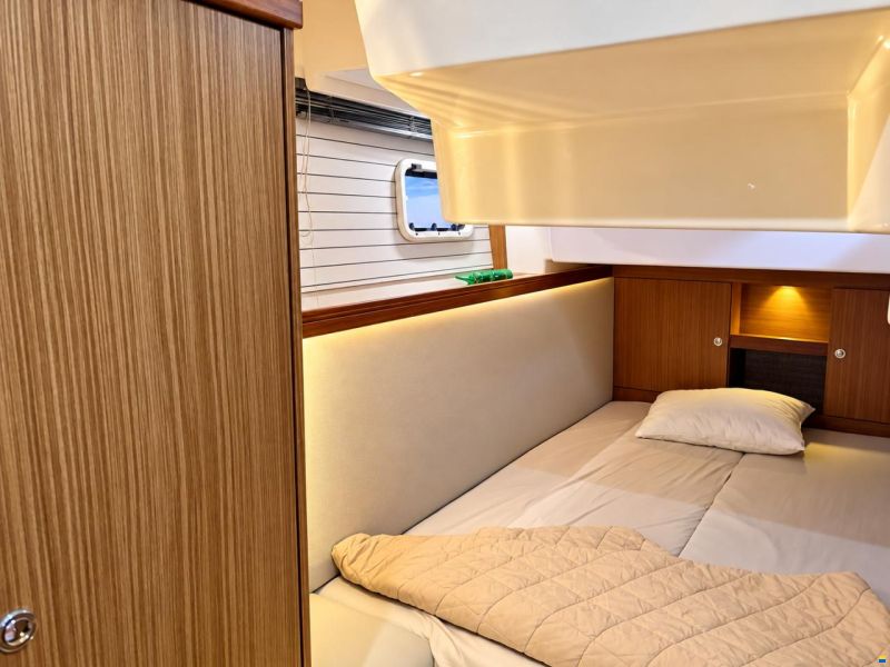 Bavaria Deep Blue 46