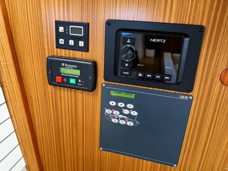 Bavaria Deep Blue 46