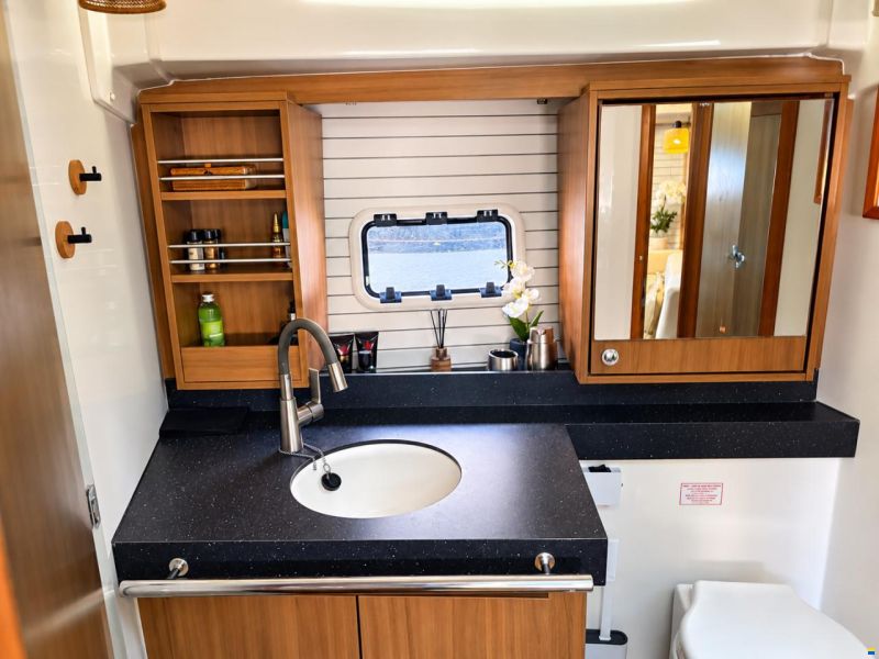 Bavaria Deep Blue 46