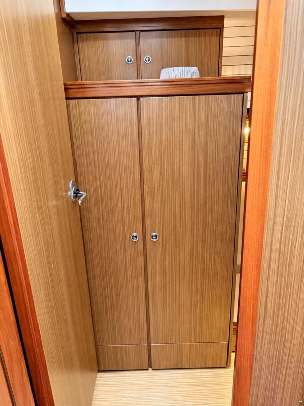 Bavaria Deep Blue 46