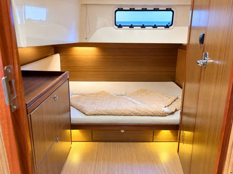 Bavaria Deep Blue 46