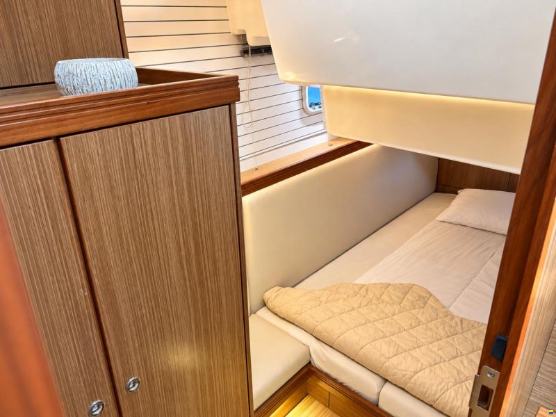 Bavaria Deep Blue 46