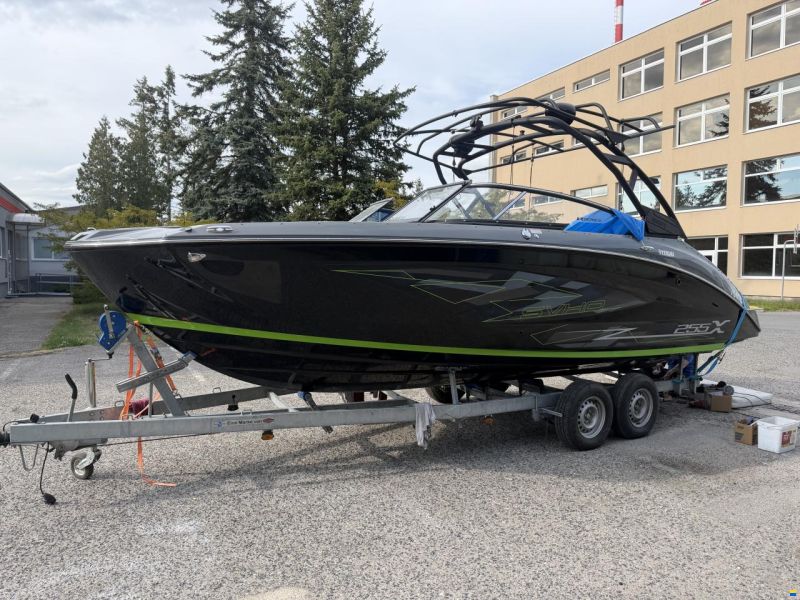 Yamaha WaveRunner 255 XE