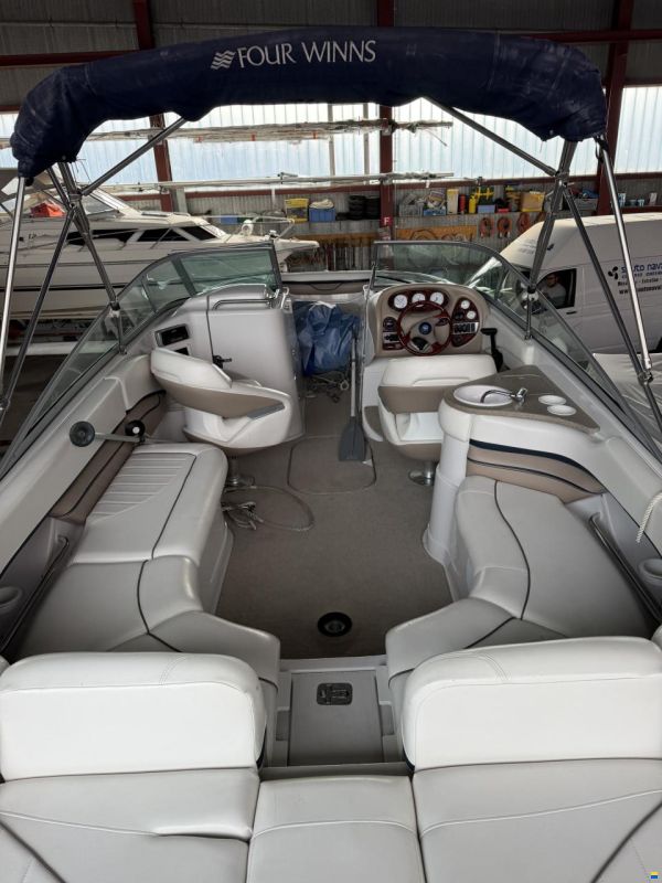 Four Winns 250 Horizon
