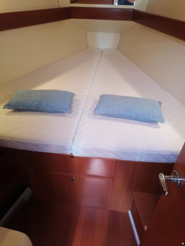 Beneteau Oceanis 37