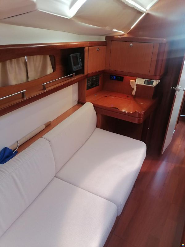 Beneteau Oceanis 37