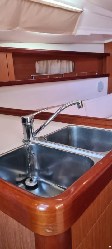 Beneteau Oceanis 37