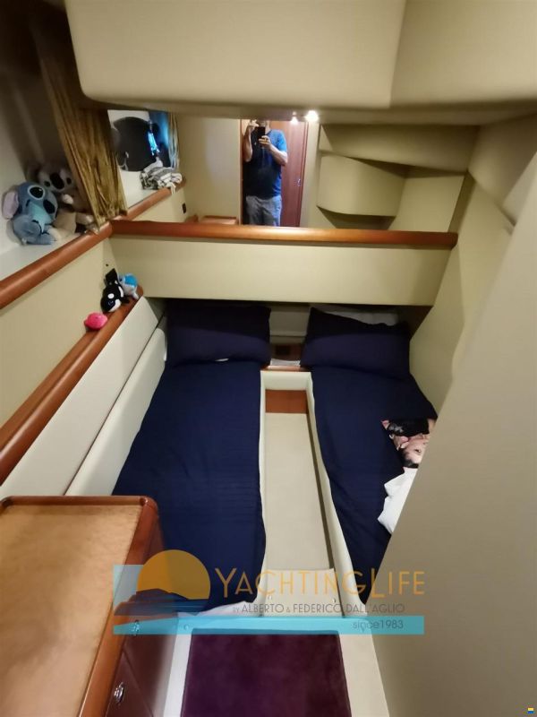 Ferretti 590