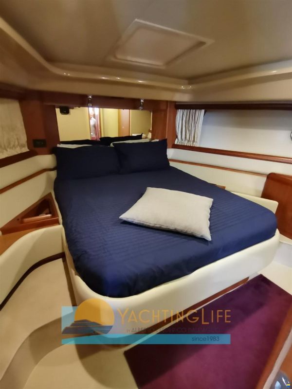 Ferretti 590
