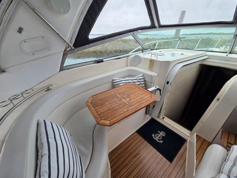 Rinker 360 Fiesta Vee