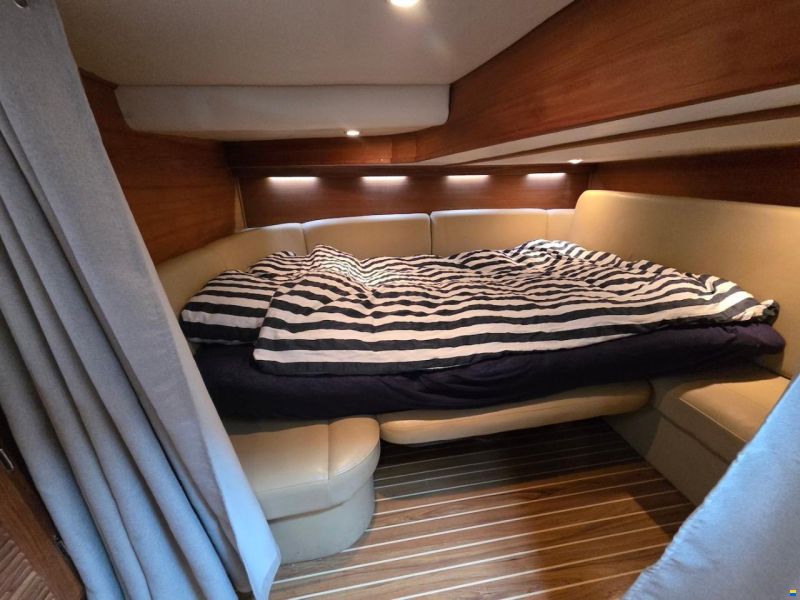 Rinker 360 Fiesta Vee