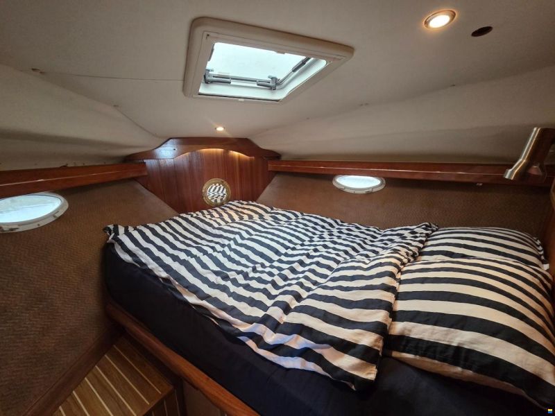 Rinker 360 Fiesta Vee