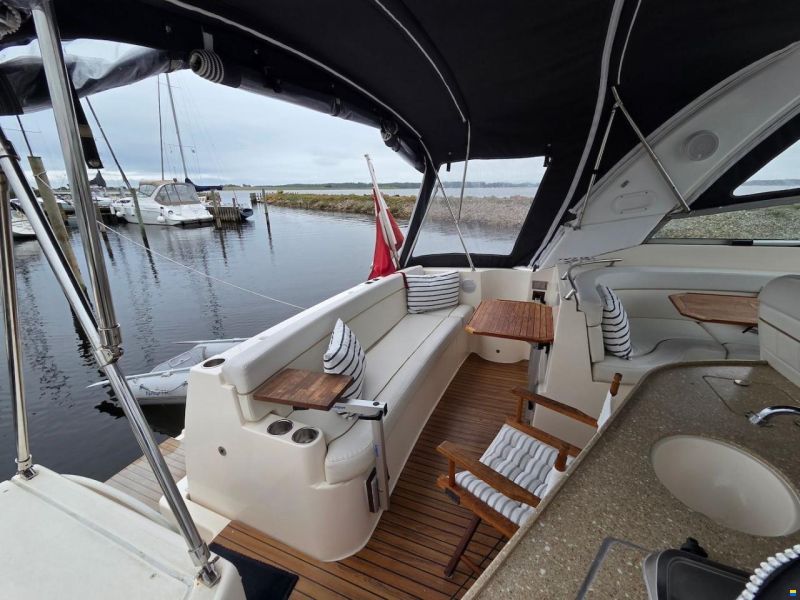 Rinker 360 Fiesta Vee