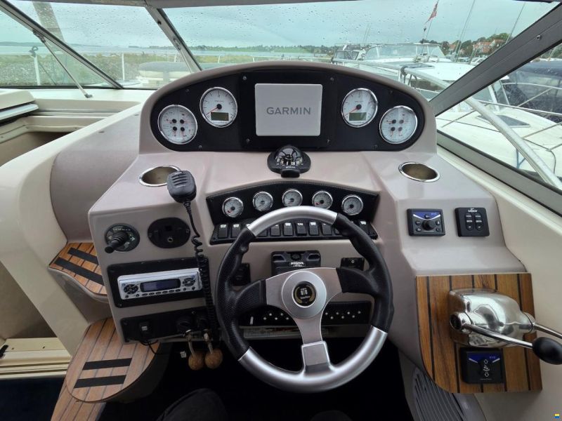Rinker 360 Fiesta Vee