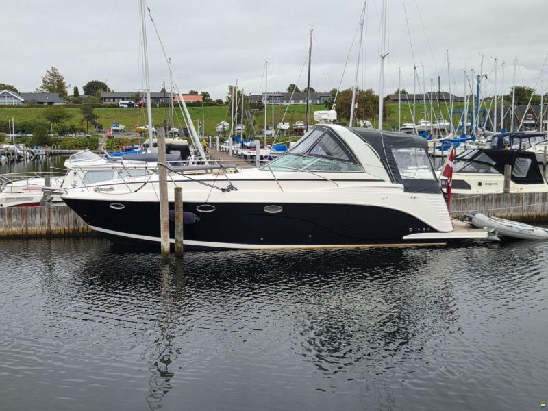Rinker 360 Fiesta Vee