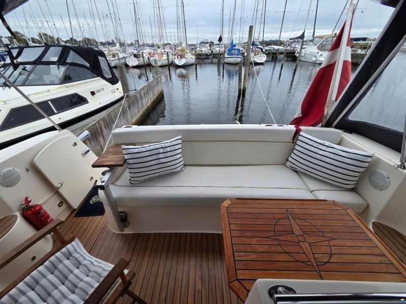 Rinker 360 Fiesta Vee