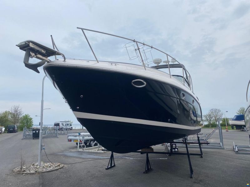 Rinker 360 Fiesta Vee