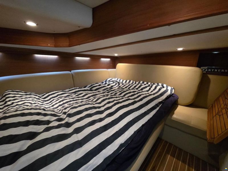 Rinker 360 Fiesta Vee