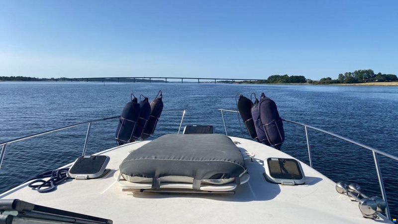Rinker 360 Fiesta Vee