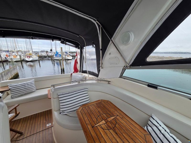 Rinker 360 Fiesta Vee