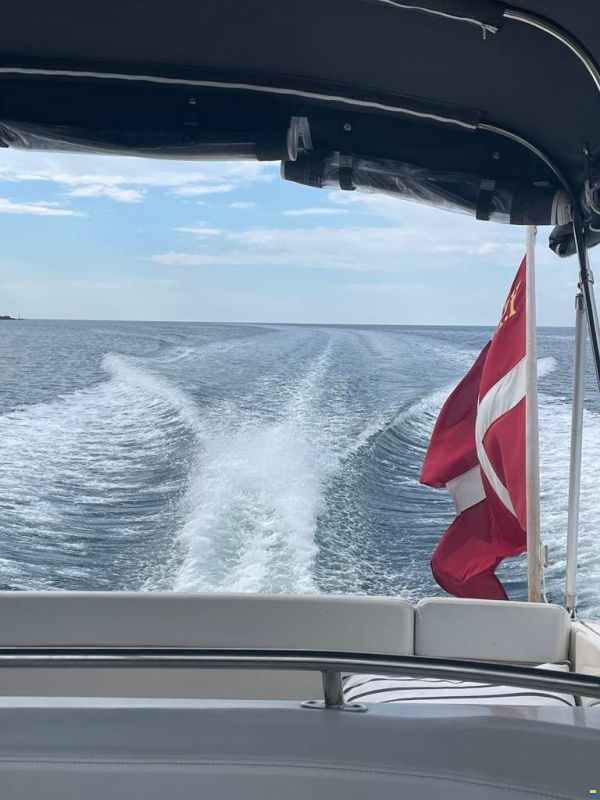 Rinker 360 Fiesta Vee