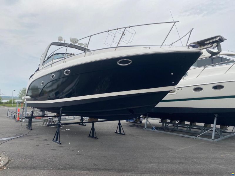 Rinker 360 Fiesta Vee