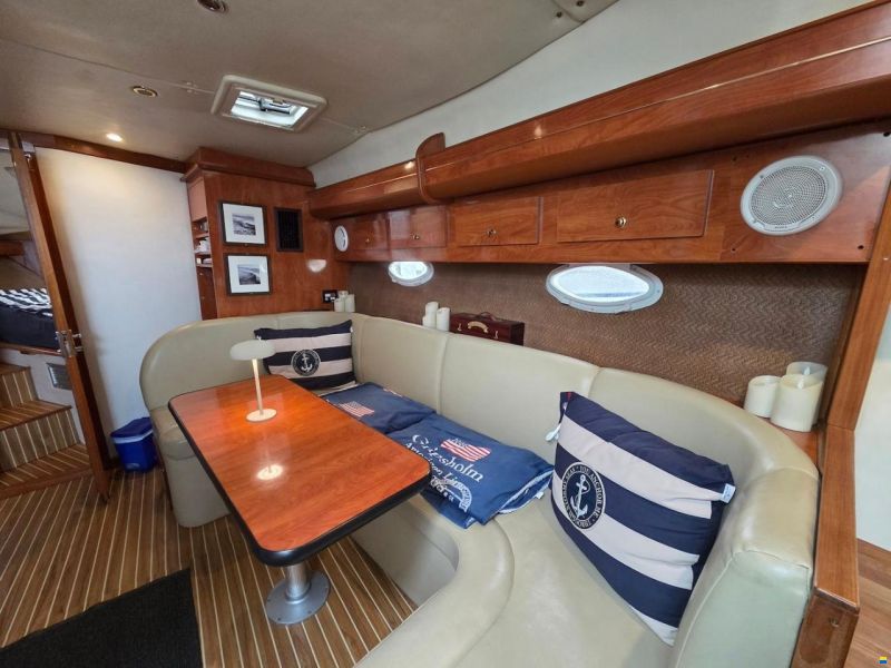 Rinker 360 Fiesta Vee