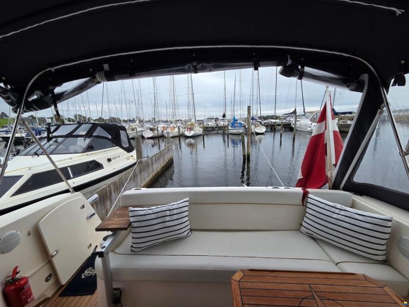 Rinker 360 Fiesta Vee